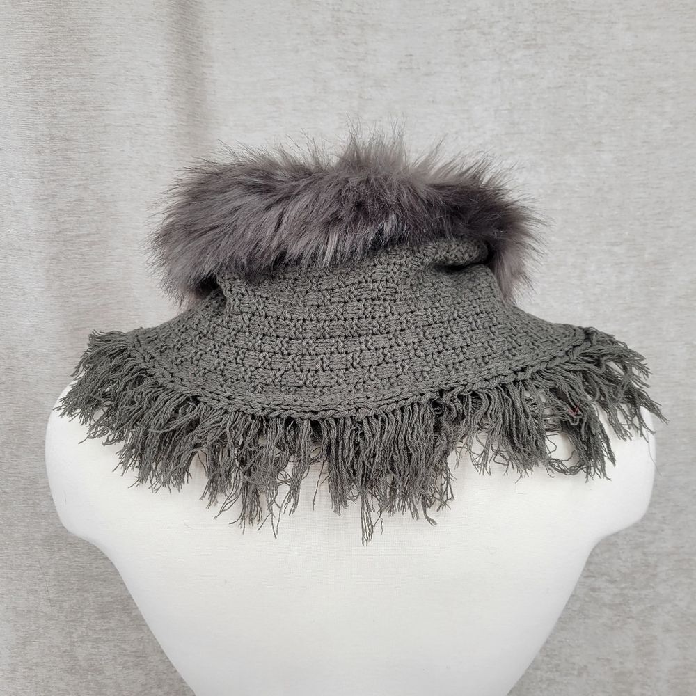 Gray Faux Fur Trimmed Scarf Shoulder Warmer Shaw Chunky Knit Fringe Poncho - Picture 6 of 9